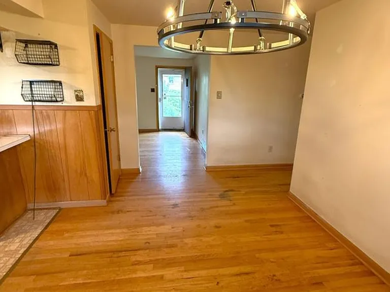 708 W Texas Ave — Photo 5
