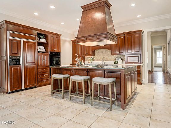 4th image of 8 Oak Pl