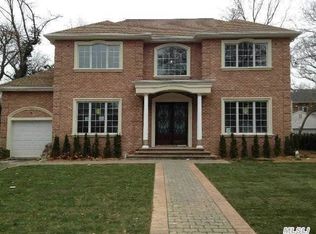 50 Wimbleton Ln, Great Neck, NY 11023