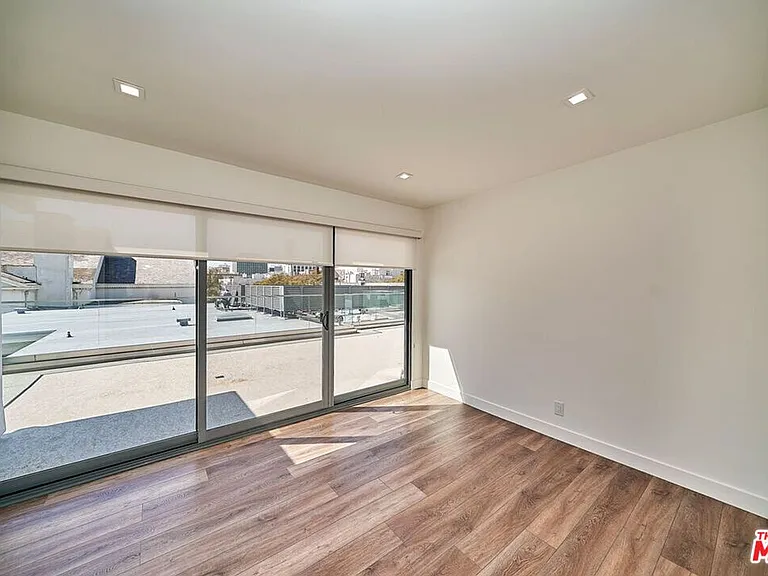 145 S Maple Dr #401 — Photo 16