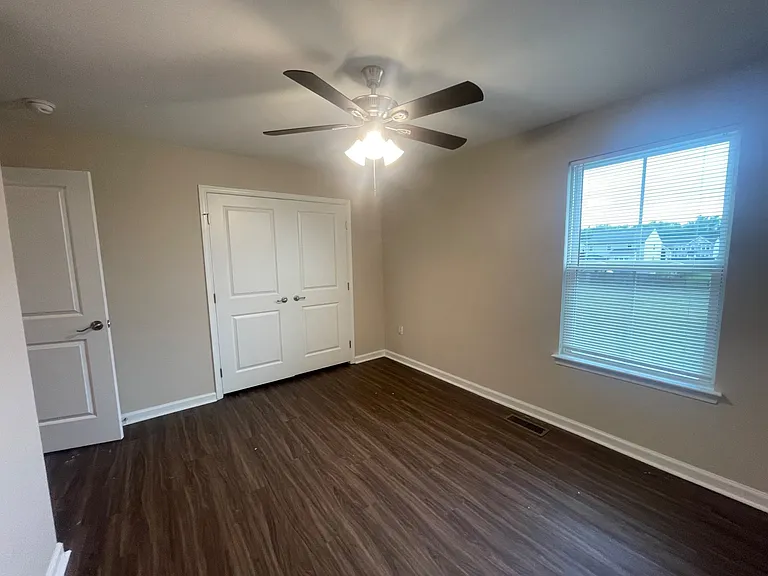 2410 Walthall Ct — Photo 18