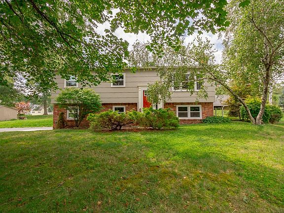 3rd image of 10 Danbury Ct