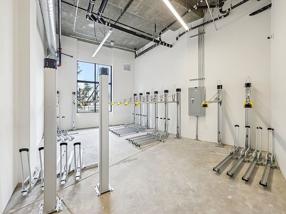 5th image of 2701 Shattuck Ave #401