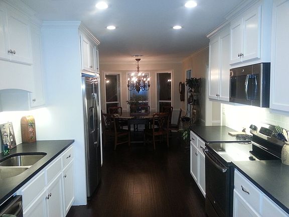 3rd image of 805 Richmond Pl