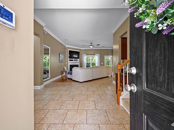 3rd image of 405 Sparkleberry Ln