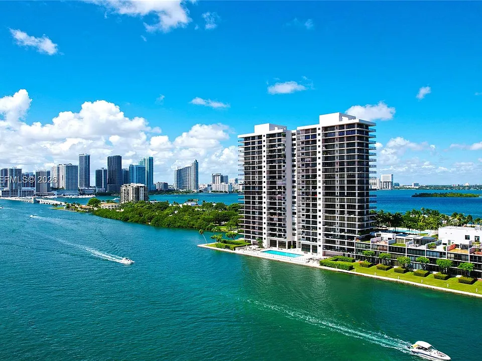 1000 Venetian Way #1902