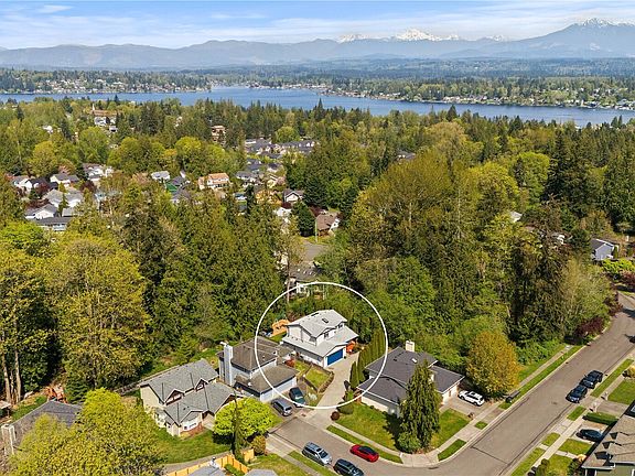 3rd image of 1011 97th Drive SE