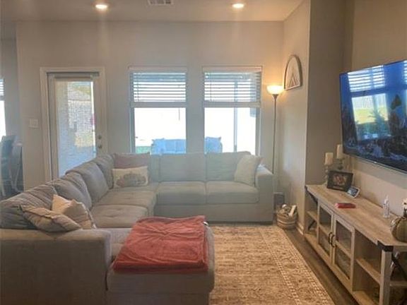 5th image of 40313 Sedgwick Ln