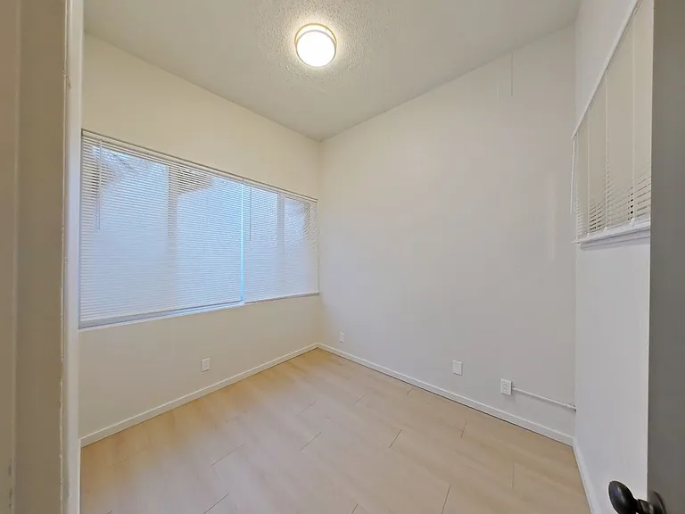 University Manor - Newly Renovated Units just a short walk from Campus! — Photo 83