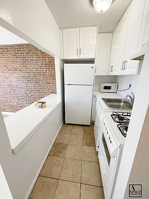 Rented by A Space Realty NY LLC | media 16