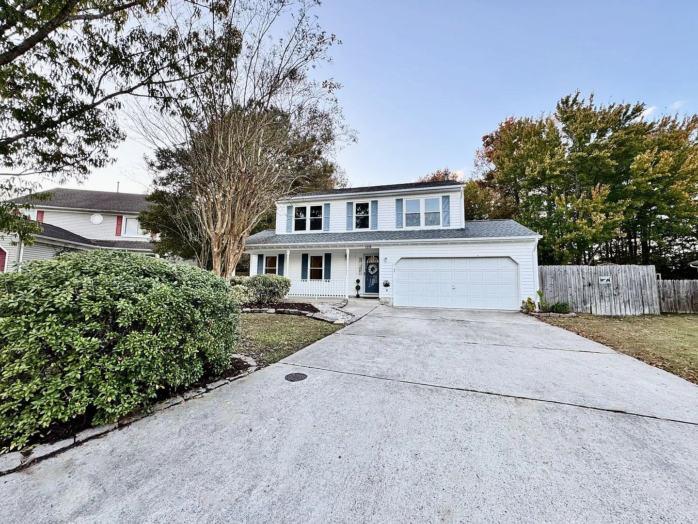 Ready 12-09-26! A 4/2.5 in Glenwood! A Pet Friendly Home w/a HUGE Fenced Yard, Attached Garage! — Photo 1