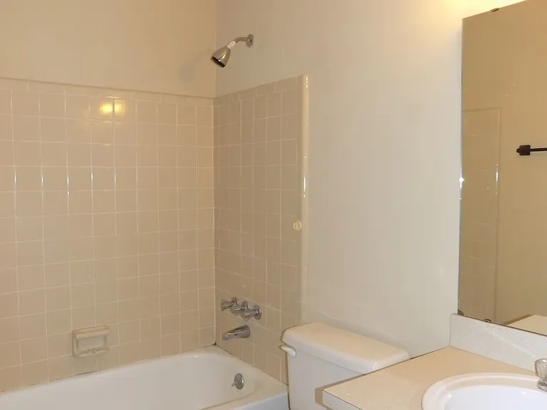 128 Wells Garden Ct — Photo 10