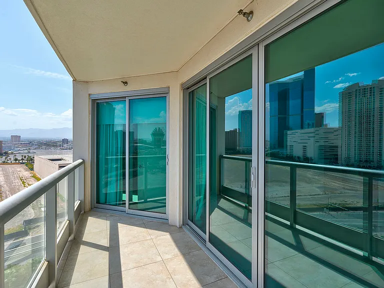 222 Karen Ave #15 — Photo 36