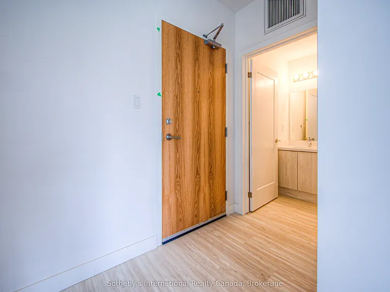 408 Dundas St S #302 — Photo 2