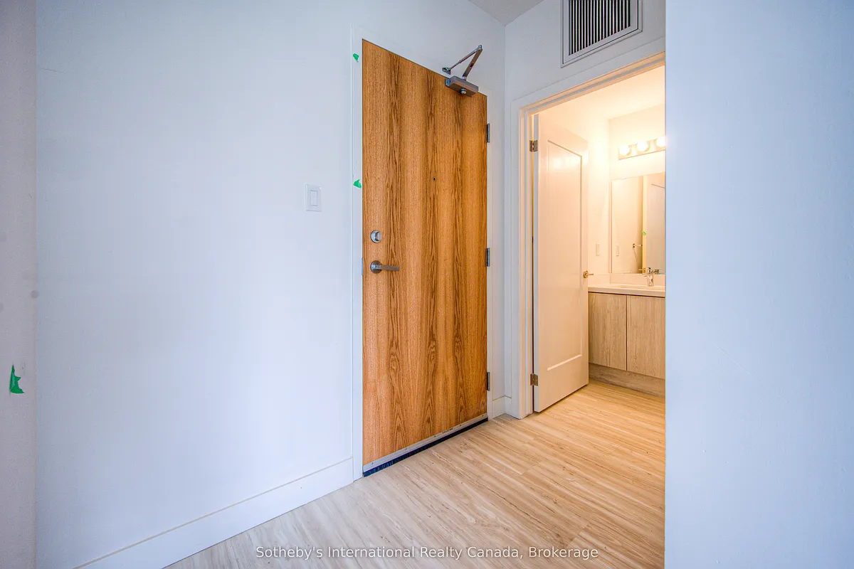Building Photo - 408 Dundas St S #302