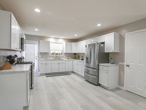 3rd image of 2952 Cannon Hill Dr