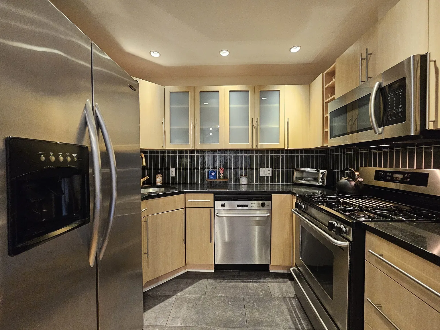 1 bed, 1.0 bath, 761 sqft, $2,600 — Photo 3