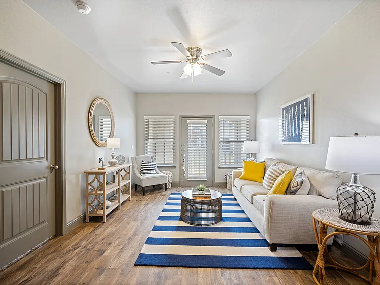Lake Villas Apartments — Photo 5