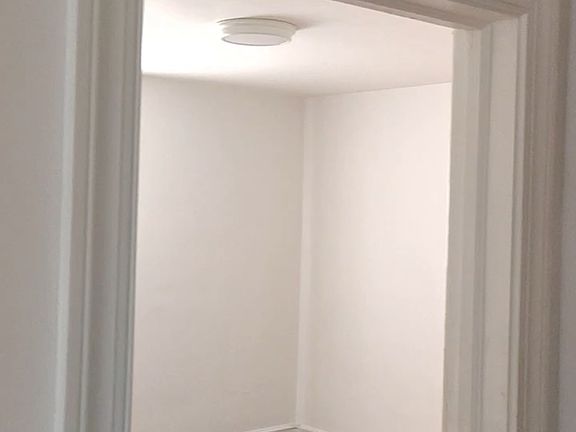 5th image of 37 Hylton Ave