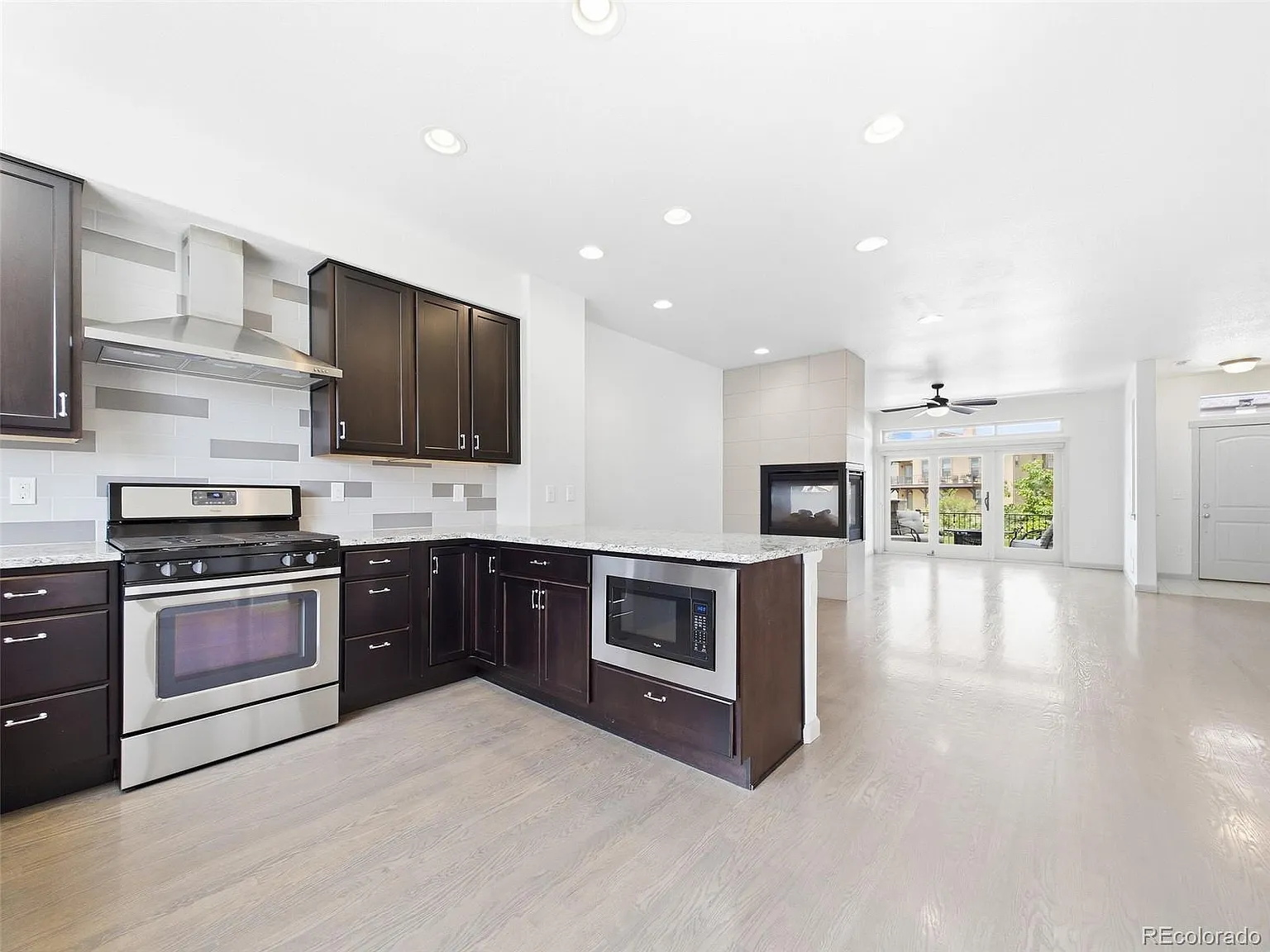 3 bed, 2.5 bath, 1669 sqft, $3,195 — Photo 1
