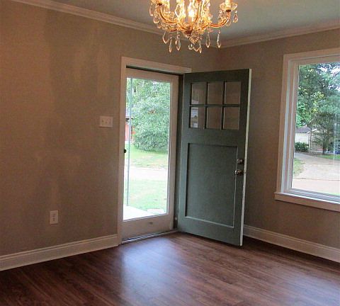 2nd image of 22 Oakwood Ln