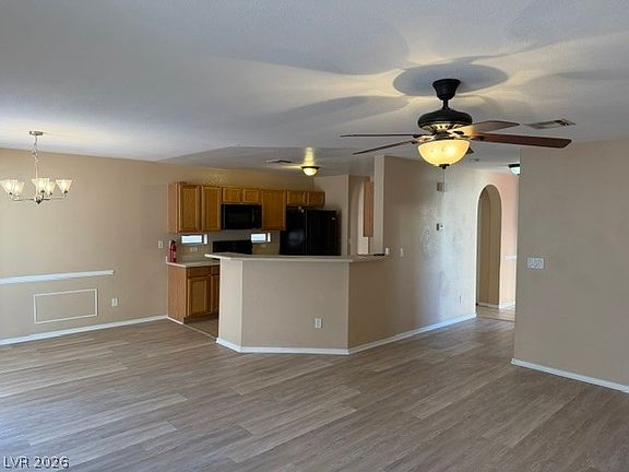 4th image of 9619 Grapeland Ave