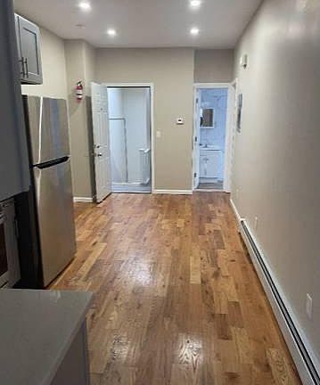 2nd image of 857 Underhill Ave #2