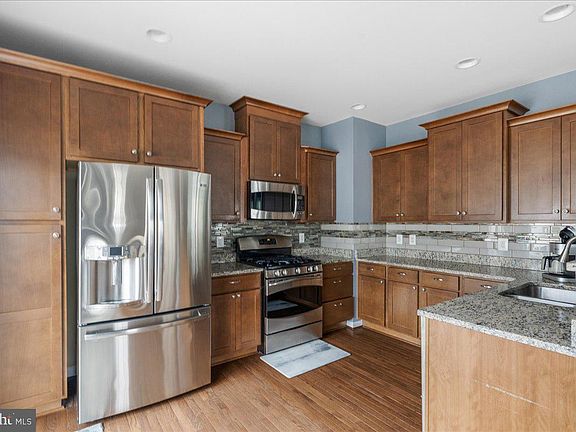 4th image of 218 Centennial Dr