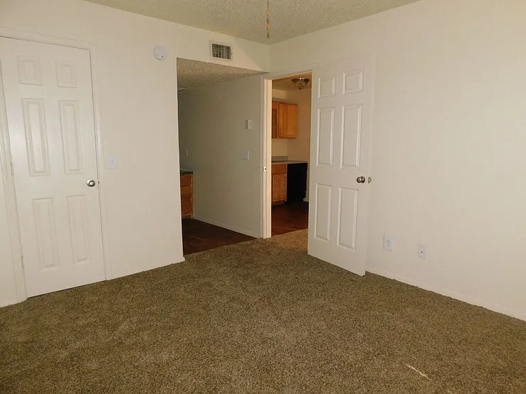 Gant Apartments — Photo 21