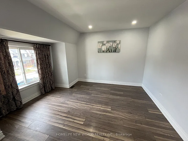 19 Britannia Ave — Photo 30