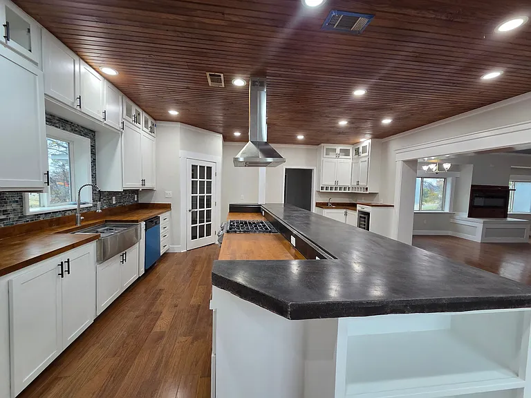 413 Sheila Ln — Photo 3