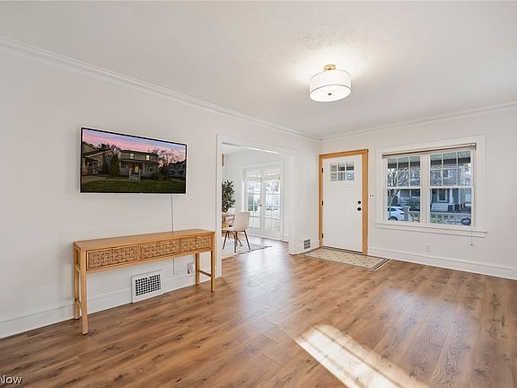 4th image of 14610 Bayes Ave