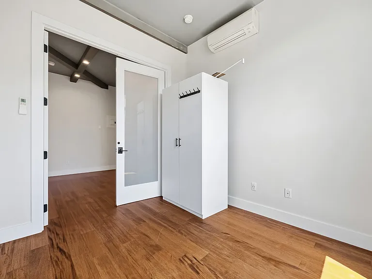 533 Park Pl #2F — Photo 6
