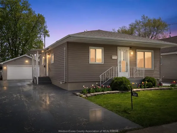 930 Saint Pierre St, Tecumseh, ON N8N 1Z8