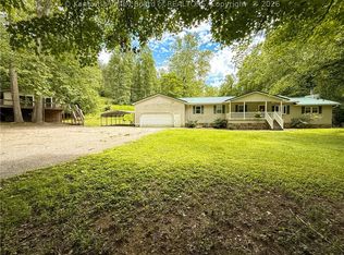 132 Wild Cherry Ln, Sissonville, WV 25320