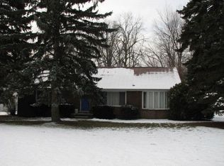 211 Shadywood Rd, Rochester Hills, MI 48307