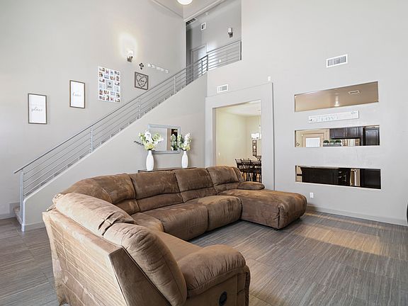 5th image of 12749 Valentin Ave