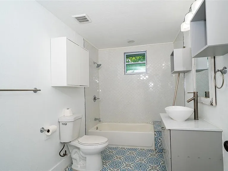 6704 N Taliaferro Ave — Photo 19