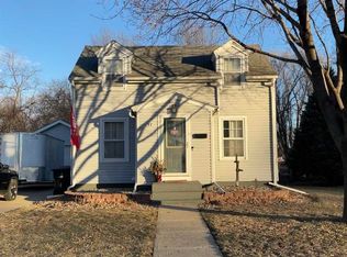 37 5th St NW, Le Mars, IA 51031