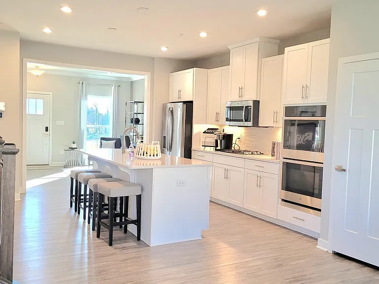 830 Fountain Trl — Photo 3