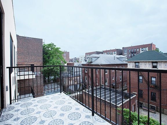 4th image of 2279 University Ave #2B