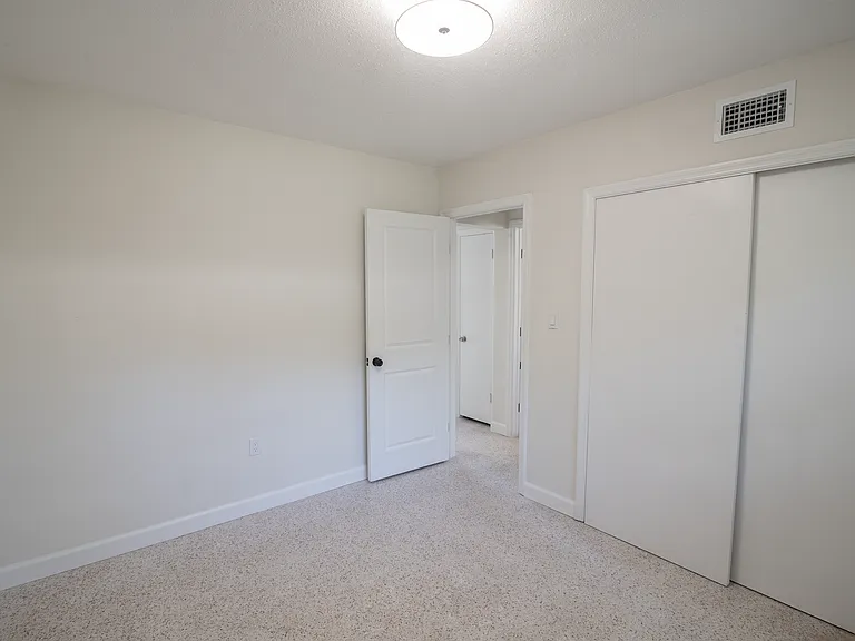 504 Altaloma Ave — Photo 9
