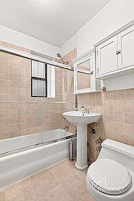 5th image of 315 E 77th St APT 4G