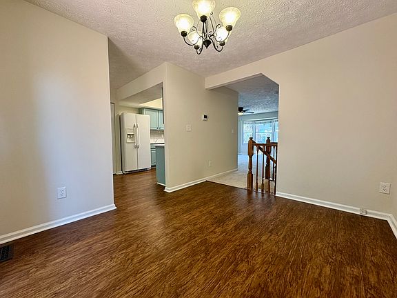 Stylish and solidy LVP flooring throughout dining room and kitchen.