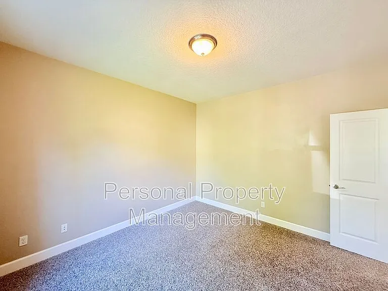 14317 NE 40th Cir — Photo 4