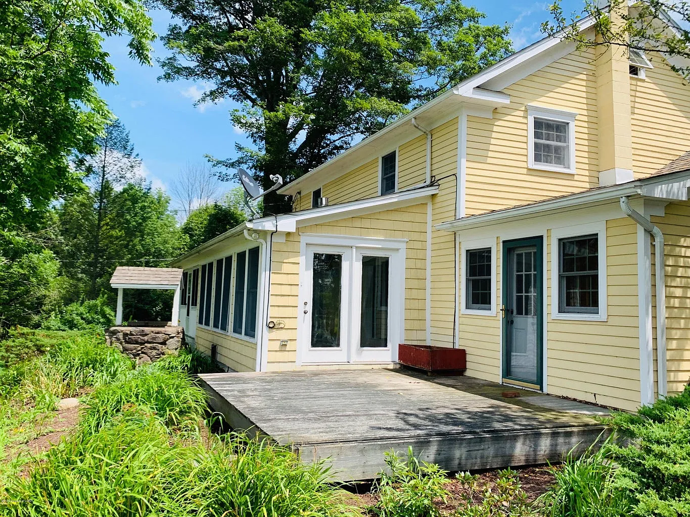3 bed, 1.5 bath, 2460 sqft, $2,300 — Photo 4