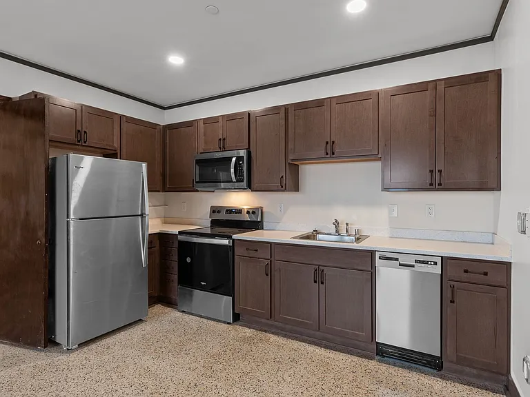 Concordia 27 Apartments - Free 1G Internet & Parking — Photo 40