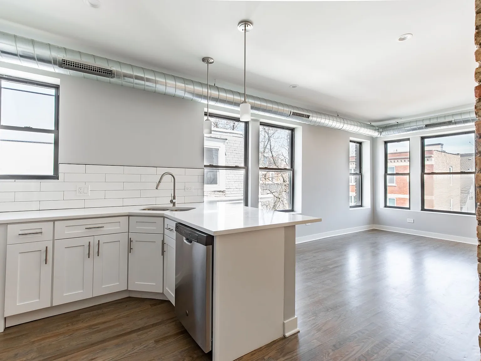 1106 W Newport — Photo 4