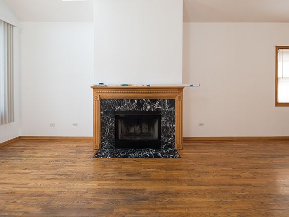 3rd image of 1427 W Walton St Unit 5