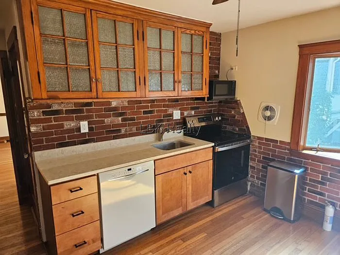 67 Trowbridge Ave — Photo 6